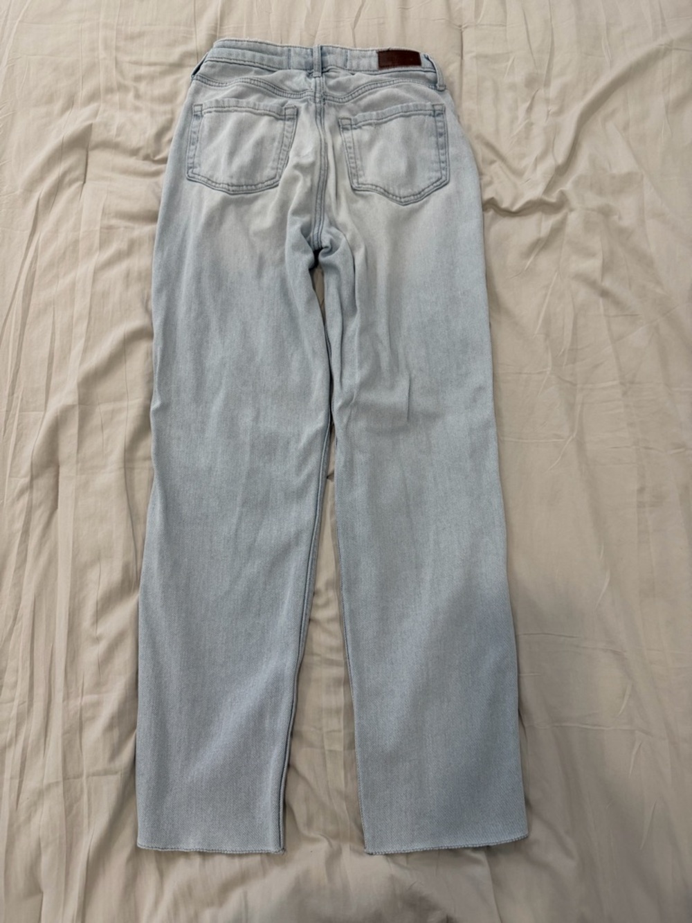 Hollister Light Wash Ultra High Rise Mom Jeans 25/1R - Picture 3 of 4